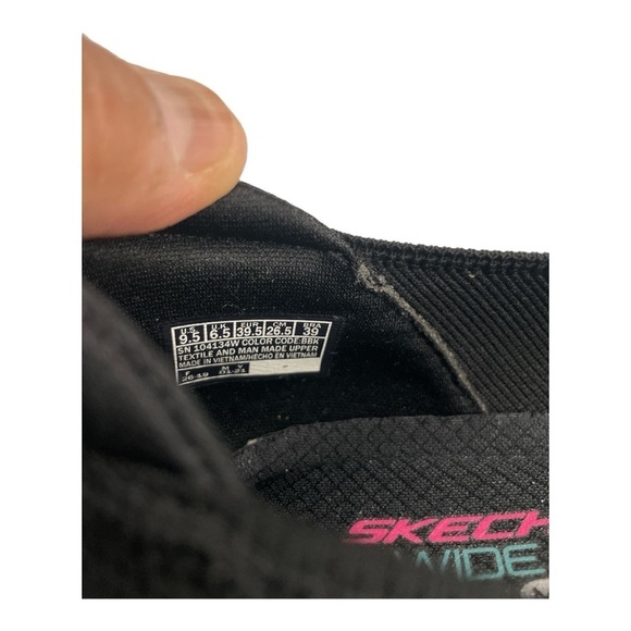 SKECHERS Women's Size 9.5
Wide Fit Air-Cooled Memory Foam Black Slippers 104134W - Picture 9 of 13